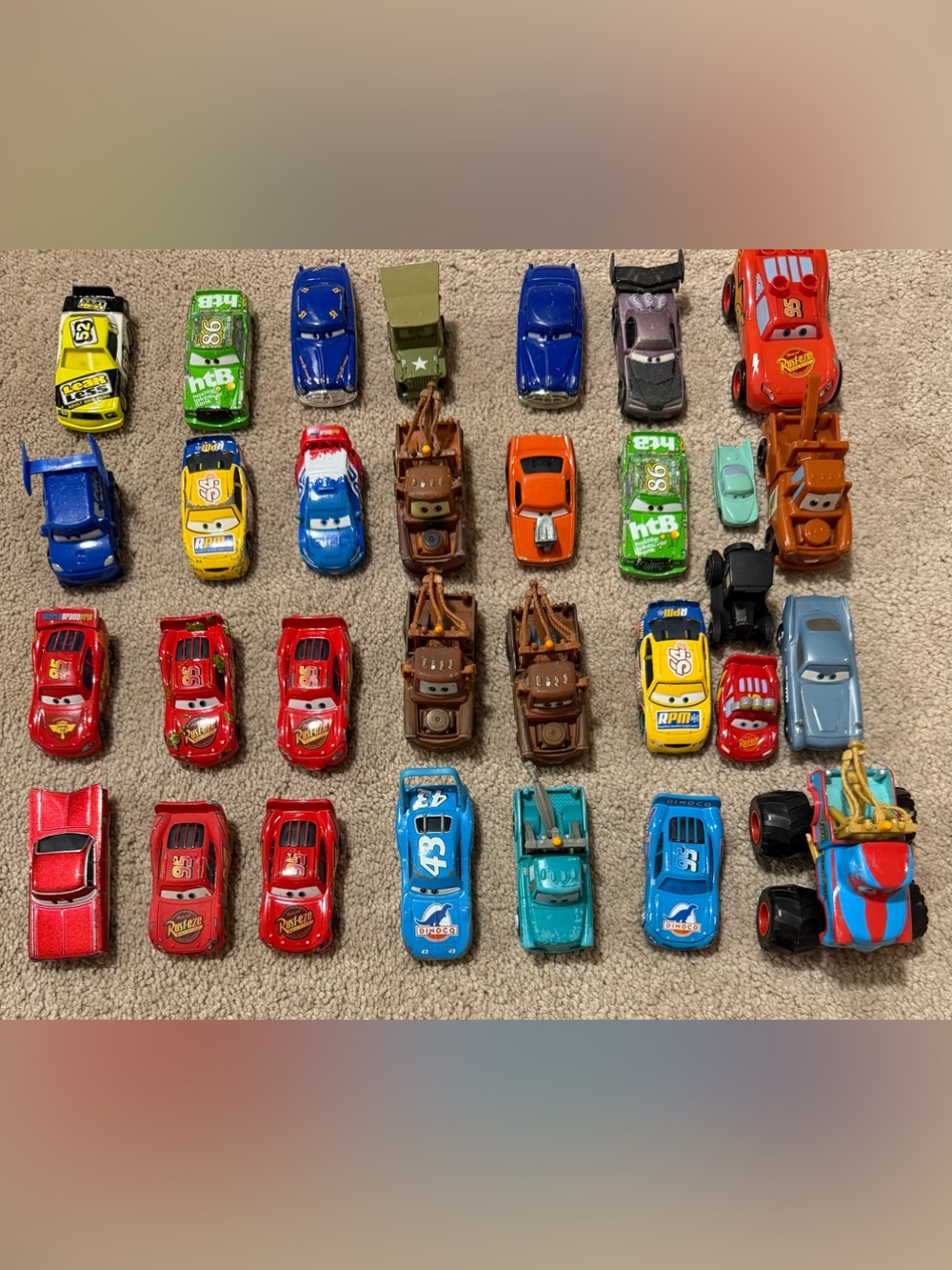 Lightning McQueen Die Cast & Mixed Materials Metal Car Lot 32 Vehicles